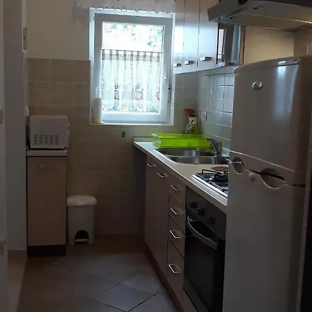 Апартаменти With Parking Space - 7420