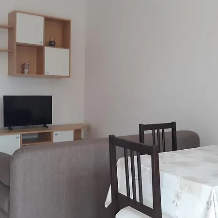 Апартаменти With Parking Space - 7420