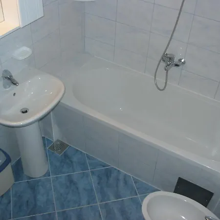 Апартаменти With Parking Space - 7420 Пула