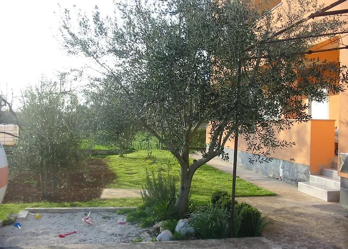 With Parking Space - 7420 Pula