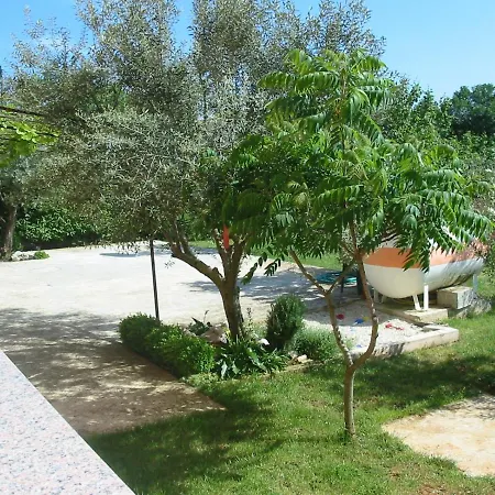 Apartment With Parking Space - 7420 Pula