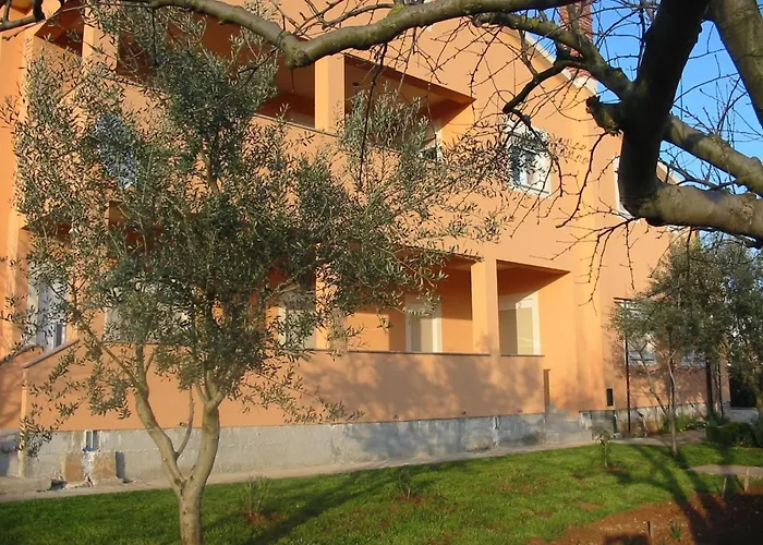 Apartman With Parking Space - 7420 Póla