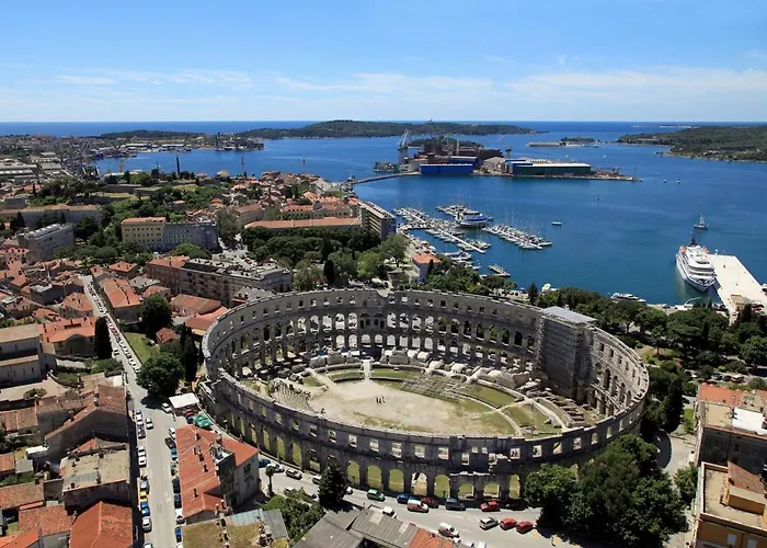 With Parking Space - 7420 Pula